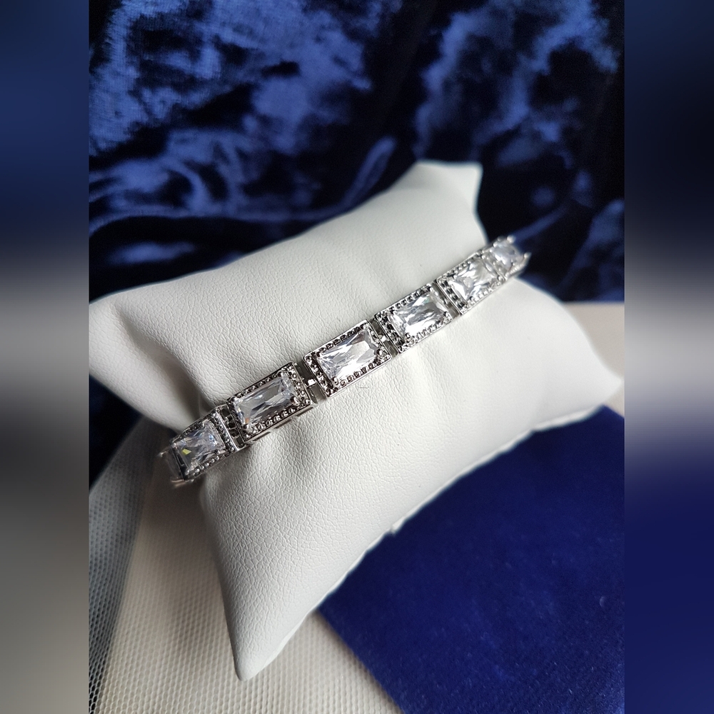 Swarovski Elements 925 Silver Clear Rectangular Halo Tennis Bracelet NEW - Picture 3 of 14
